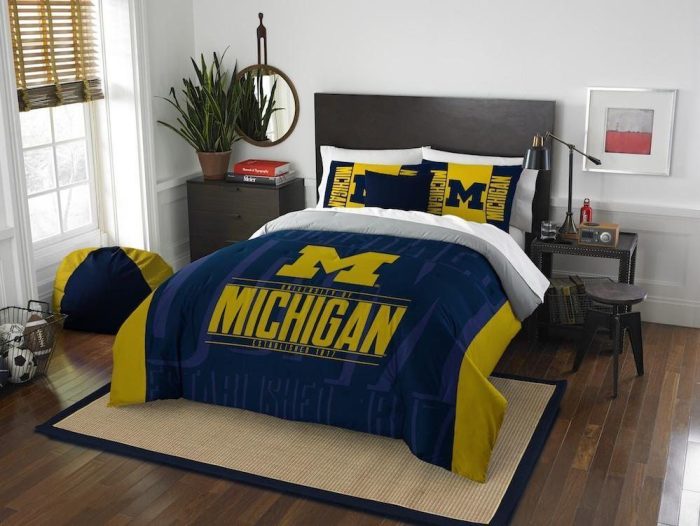 Michigan Wolverines Bedding Set - 1 Duvet Cover & 2 Pillow Cases