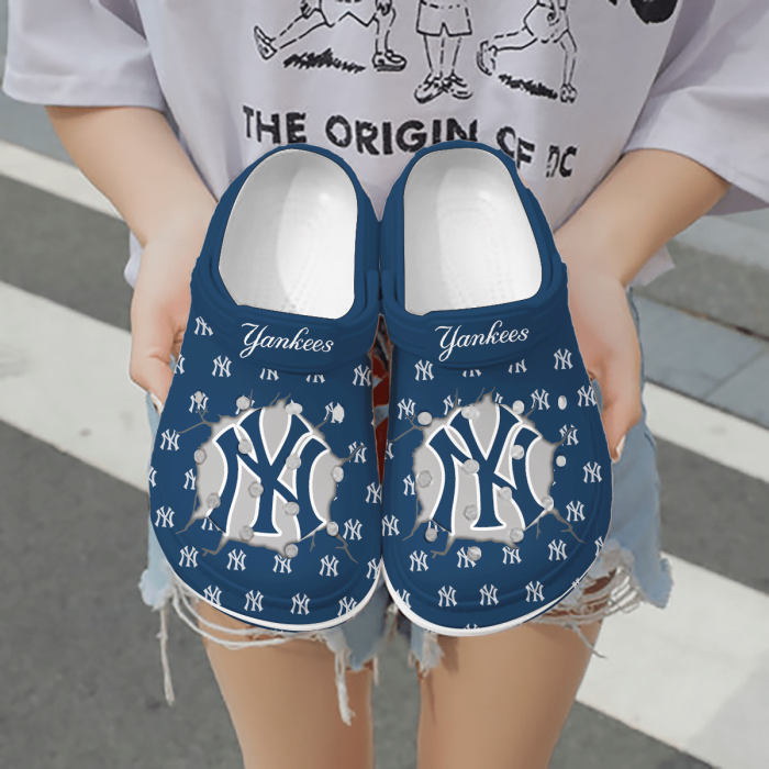 Personalized New York Yankees Custom Clogs