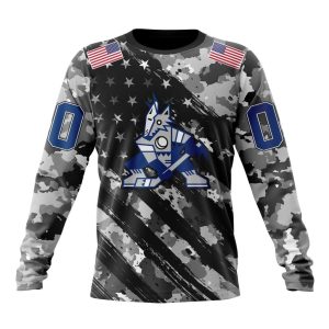 Customized NHL Arizona Coyotes Grey Camo Military Design And USA Flags On Shoulder Unisex Sweatshirt SWS1237