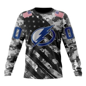 Customized NHL Tampa Bay Lightning Grey Camo Military Design And USA Flags On Shoulder Unisex Sweatshirt SWS1557