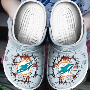Miami Dolphins Tide Breaking Wall Pattern Crocs Classic Clogs Shoes BCL1526
