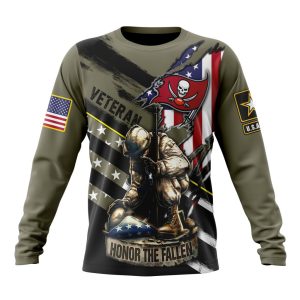 Personalized NFL Tampa Bay Buccaneers Honor Veterans Kneeling Soldier Unisex Sweatshirt SWS908