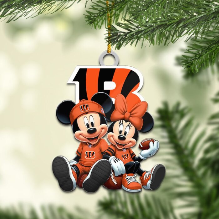 Cincinnati Bengals Mickey & Minnie NFL Personalized Ornament For Fans WOM1116