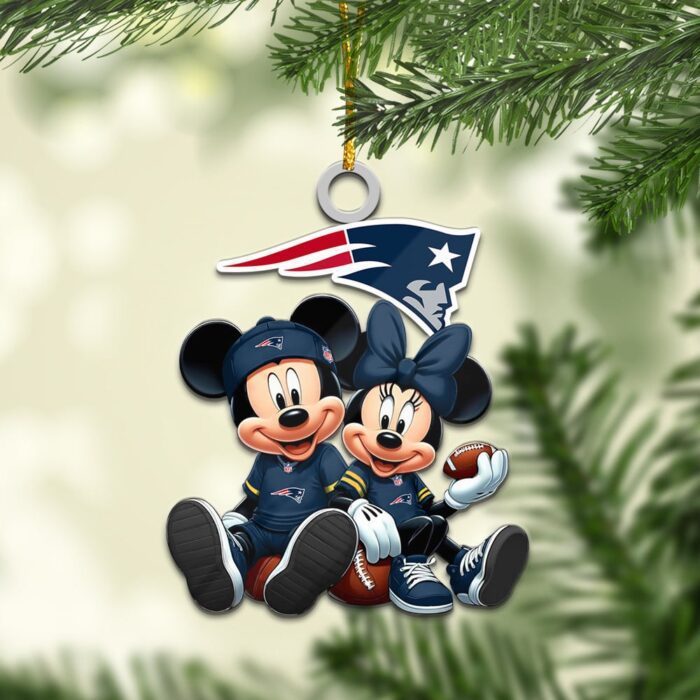 New England Patriots Mickey & Minnie NFL Personalized Ornament For Fans WOM1129